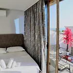Sea View Apartment *